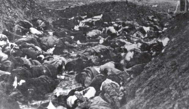 Fotografije napravljene nakon pokolja u Šahovićima.jpg