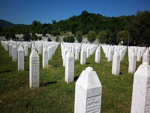 960px-Memorijalni_centar_Srebrenica-Potočari.jpg